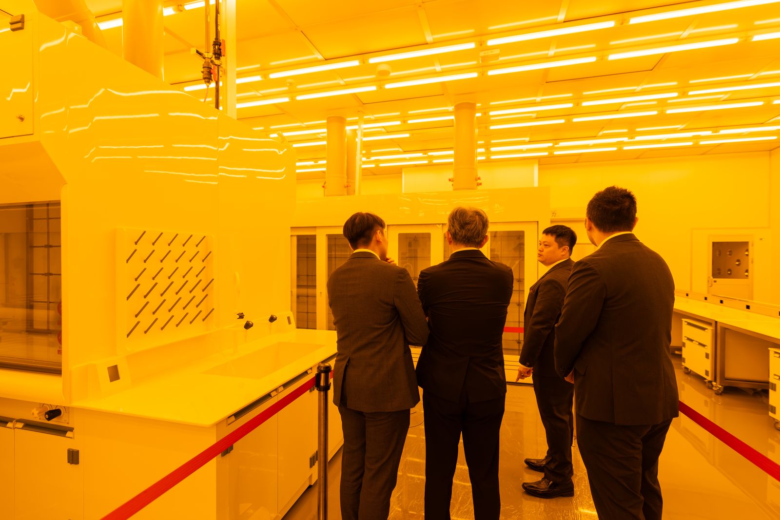 Guests visiting the cleanroom laboratory